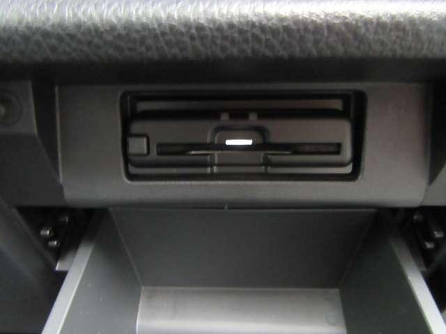 エルグランド ２５０ハイウェイスター　プレミアム　アーバンクロム　ツインサンルーフ　後席モニター　サイドステップ　ＤＶＤ再生　地デジ　３列シート　全周囲カメラ　ＬＥＤライト　インテリジェントキー　オートライト　ハイビームアシスト　横滑り防止　クルコン　ＥＴＣ（10枚目）