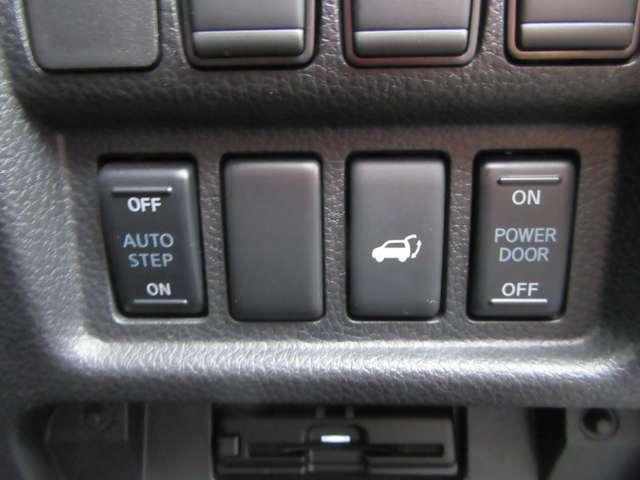 エルグランド ２５０ハイウェイスター　プレミアム　アーバンクロム　ツインサンルーフ　後席モニター　サイドステップ　ＤＶＤ再生　地デジ　３列シート　全周囲カメラ　ＬＥＤライト　インテリジェントキー　オートライト　ハイビームアシスト　横滑り防止　クルコン　ＥＴＣ（15枚目）