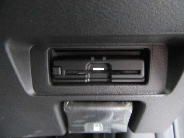 ノート Ｘ　地デジフルセグ　衝突被害軽減ブレ－キ　前後センサー　ＢＬＵＥＴＯＯＴＨ　全方位カメラ　横滑防止装置　オートマチックハイビーム　ＥＴＣ２・０　衝突安全ボディ　アダプティブＬＥＤヘッドライト（9枚目）