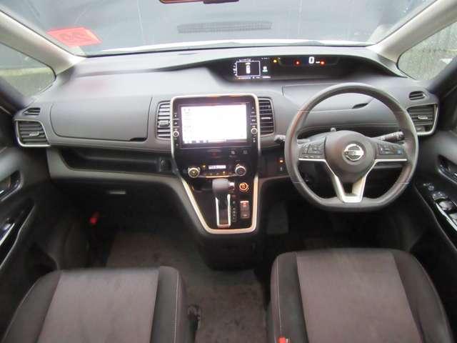 セレナ ハイウェイスターＧ　ブルーレイ　リアエアコン　横滑り防止機能　地デジ　電動格納ミラー　パークアシスト　３列シート　キーフリー　ＥＴＣ装備　寒冷地仕様　ＬＥＤ　スマートキー　オートライト　パワーウィンドウ　ナビＴＶ　ＡＢＳ（4枚目）