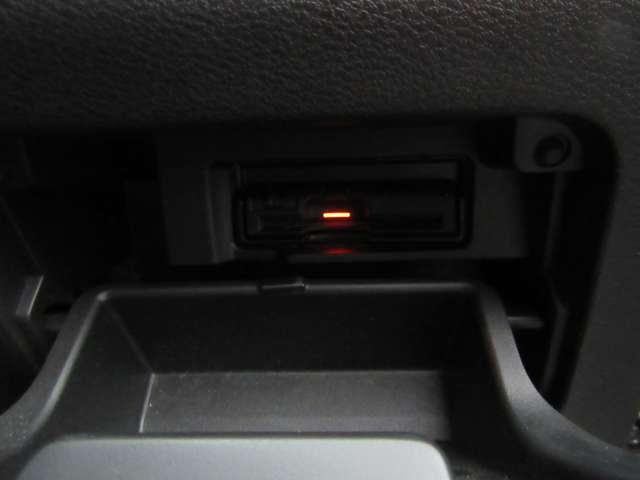 セレナ ハイウェイスターＧ　ブルーレイ　リアエアコン　横滑り防止機能　地デジ　電動格納ミラー　パークアシスト　３列シート　キーフリー　ＥＴＣ装備　寒冷地仕様　ＬＥＤ　スマートキー　オートライト　パワーウィンドウ　ナビＴＶ　ＡＢＳ（8枚目）