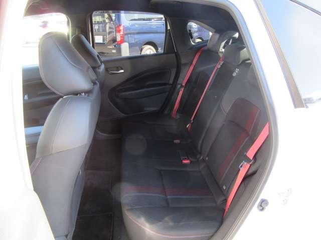 オーラ ＮＩＳＭＯ　カーテンエアバッグ　地上デジタル　エマブレ　横滑り防止装置　Ａライト　寒冷地　ＥＴＣ２．０　ＵＳＢ接続　インテリキー　車線逸脱警報　オートマチックハイビーム　キーフリーシステム　ダブルエアバック（19枚目）