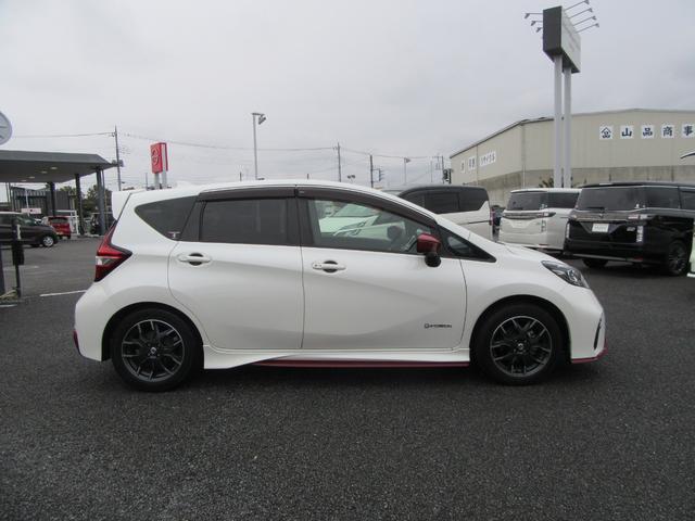 ノート e-パワーニスモ LEDランプ 地デジ 横滑り防止機能 Bluetooth対応 衝突安全ボディ 電格ミラー Aストップ Bカメラ メモリーナビ付き DVD レーンアシスト ETC2.0 フルオートエアコン Wエアバッグ(33枚目)