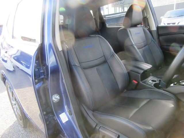 運転席には、シートリフターが付いております☆　前後のスライドに加えシートの高さも変更出来ますので小柄な女性の方でも運転し易いポジションを取れます♪