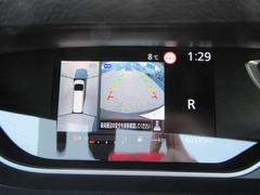 アラウンドビュー☆空から見下ろすような視点で、スムーズな駐車と安全確認をサポート！運転の心強い味方になってくれます♪ 3