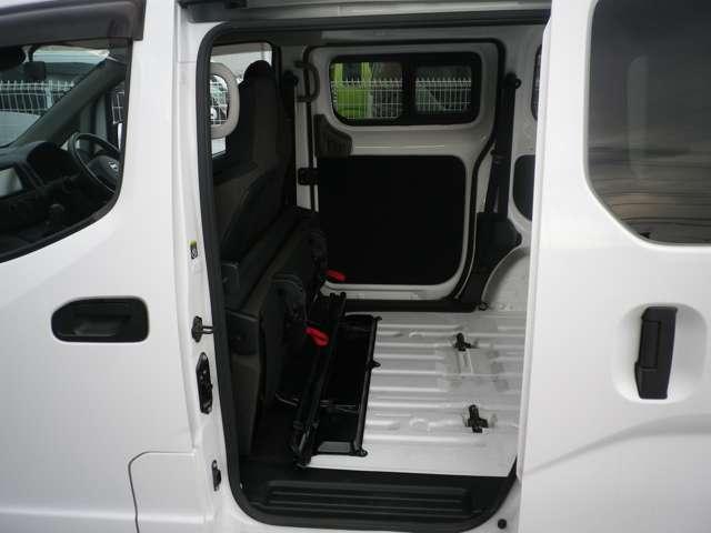 ＮＶ２００バネットバン １．６　ＤＸ　４ＷＤ　フルタイム４ＷＤ　メモリーナビＭＪ１１９Ｄ－Ａ　ド　フルタイム４ＷＤ　Ｂカメラ　助手席エアバック　運転席エアバック　ＥＴＣ付　パワーステアリング　パワーウインドー　ドライブレコーダー　リモコンキー　ＡＢＳ　エアコン　メモリーナビ　衝突軽減（10枚目）