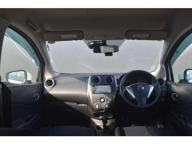 ノート 1.2 X Vセレクション プラスセーフティ メモリーナビMC314D-W バックモニター エマ 車線逸脱警告 運転席助手席エアバック ドラレコ バックモニター AAC キーレスエントリー スマートキー アイドリングストップ ABS パワステ メモリナビ エアバッグ ナビ&TV パワーウィンドウ(3枚目)