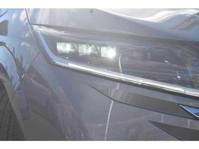 ノート １．２　Ｘ　メーカーナビ　ＥＴＣ２．０　ドラレコ前・イン　リアカメラ　衝突被害軽減ブレ－キ　全方位カメラ　ＥＴＣ付　ＬＥＤヘッドライト　レーンアシスト　インテリジェントキー　ドラレコ　アイドリングストップ　ワンセグＴＶ　ＴＶナビ　サイドカーテンエアバック（17枚目）