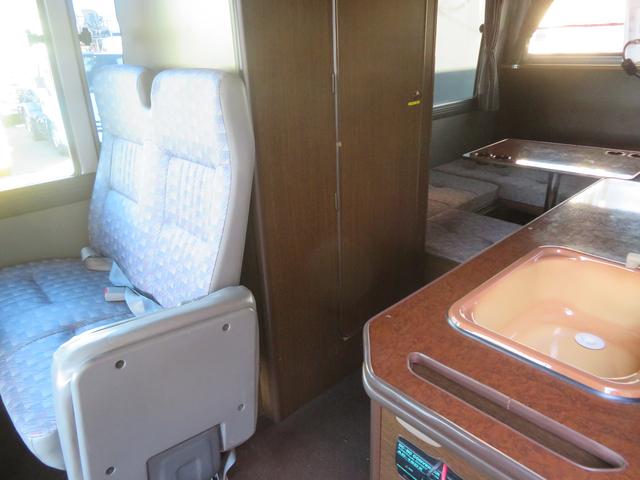 シビリアンバス キャンピング　ＲＶ・ビックフット社製　Ｅデッカー（12枚目）