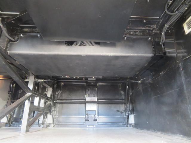 ガーラ 観光バス　４２人乗り　貫通トランク（23枚目）