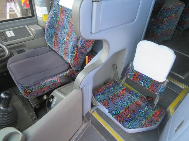 ガーラ 観光バス　４２人乗り　貫通トランク（54枚目）