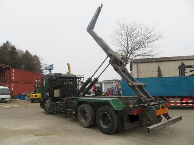 クオン 積載１１．１トン　新明和　アームロール（12枚目）