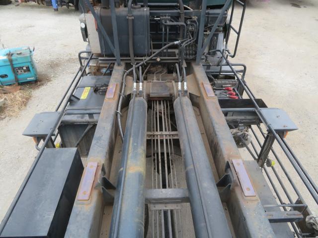 クオン 積載１１．１トン　新明和　アームロール（32枚目）