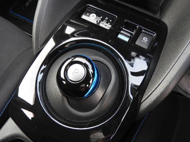 リーフ G ナビ 地デジ Aモニター ドラレコ LEDヘッド フォグ 17アルミ Lクルーズ プロパイロット ETC Sヒーター スマートRミラー Cソナー ドアバイザー インテリキー Bスタート Eブレーキ(12枚目)