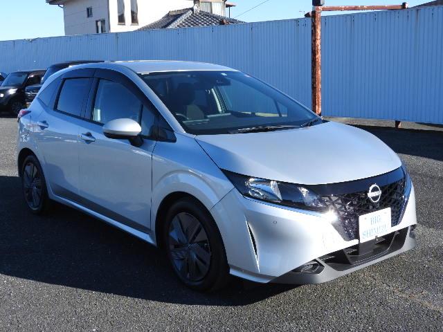 ノート Ｘ　カーテンエアバック　ＡＢＳ　フル装備　ナビ　地デジ　ＣＤ　ドラレコ　Ｈライトレベライザー　Ａライト　ＥＴＣ　Ｃソナー　Ｐガラス　ドアバイザー　インテリキー　Ｂスタート　イモビ　Ｅジェンシーブレーキ（3枚目）