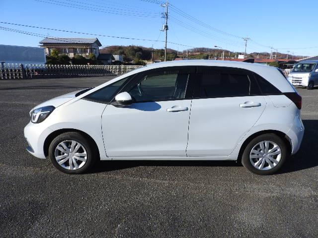 フィット ｅ：ＨＥＶホーム　カーテンエアバック　ＡＢＳ　フル装備　ナビ　地デジ　Ｂカメラ　ドラレコ　ＬＥＤヘッド　Ａライト　ＥＴＣ　Ｌクルーズ　Ｃソナー　Ｐガラス　ドアバイザー　スマートキー　Ｂスタート　イモビ　Ｈセンシング（5枚目）