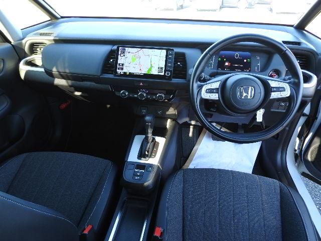 フィット ｅ：ＨＥＶホーム　カーテンエアバック　ＡＢＳ　フル装備　ナビ　地デジ　Ｂカメラ　ドラレコ　ＬＥＤヘッド　Ａライト　ＥＴＣ　Ｌクルーズ　Ｃソナー　Ｐガラス　ドアバイザー　スマートキー　Ｂスタート　イモビ　Ｈセンシング（9枚目）