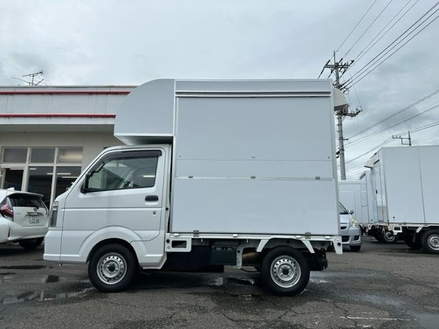 ＮＴ１００クリッパートラック ＤＸ　移動販売車　キッチンカー　ＡＴ車　跳ね上げ扉　換気扇　外部電源　販売窓２か所　アクリル窓　ＬＥＤ照明　ドアストッパー　２層シンク１００Ｌタンク２個　排水小窓　コンセント（4枚目）