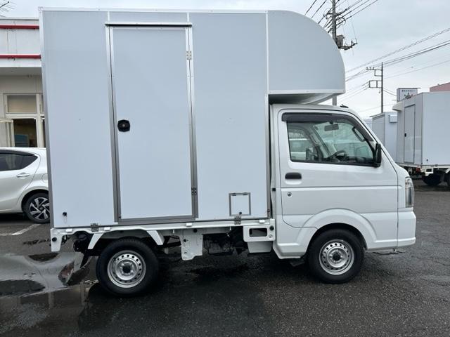 ＮＴ１００クリッパートラック ＤＸ　移動販売車　キッチンカー　ＡＴ車　跳ね上げ扉　換気扇　外部電源　販売窓２か所　アクリル窓　ＬＥＤ照明　ドアストッパー　２層シンク１００Ｌタンク２個　排水小窓　コンセント（5枚目）