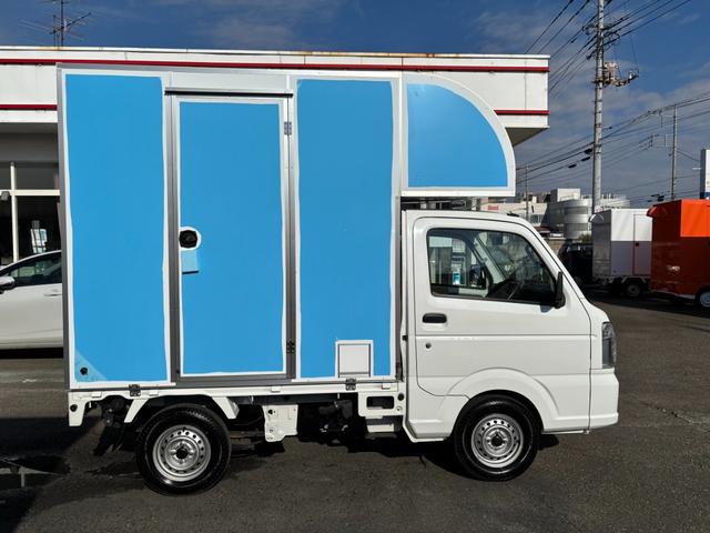 ＮＴ１００クリッパートラック ＤＸ　ＮＴ１００クリッパー　移動販売車　キッチンカー　ＡＴ車　跳ね上げ扉　換気扇　販売窓２か所　ＬＥＤ照明　ドアストッパー　２層シンク１００Ｌタンク２個　排水小窓　４ナンバー　８ナンバー変更可能（6枚目）