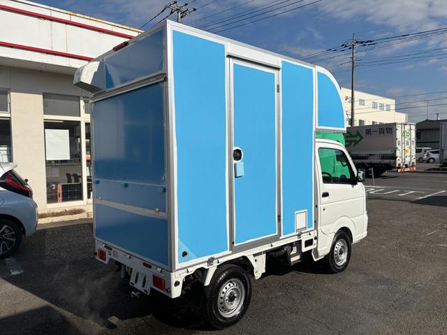 ＮＴ１００クリッパートラック ＤＸ　ＮＴ１００クリッパー　移動販売車　キッチンカー　ＡＴ車　跳ね上げ扉　換気扇　販売窓２か所　ＬＥＤ照明　ドアストッパー　２層シンク１００Ｌタンク２個　排水小窓　４ナンバー　８ナンバー変更可能（9枚目）