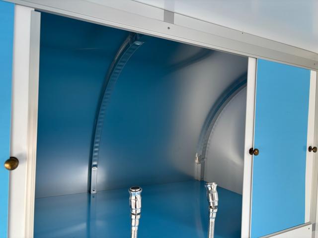 ＮＴ１００クリッパートラック ＤＸ　ＮＴ１００クリッパー　移動販売車　キッチンカー　ＡＴ車　跳ね上げ扉　換気扇　販売窓２か所　ＬＥＤ照明　ドアストッパー　２層シンク１００Ｌタンク２個　排水小窓　４ナンバー　８ナンバー変更可能（13枚目）