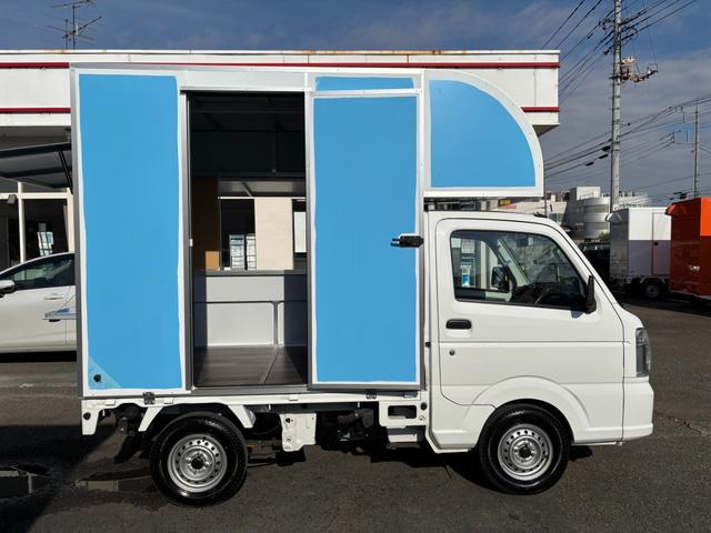 ＮＴ１００クリッパートラック ＤＸ　ＮＴ１００クリッパー　移動販売車　キッチンカー　ＡＴ車　跳ね上げ扉　換気扇　販売窓２か所　ＬＥＤ照明　ドアストッパー　２層シンク１００Ｌタンク２個　排水小窓　４ナンバー　８ナンバー変更可能（26枚目）