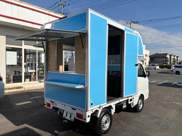 ＮＴ１００クリッパートラック ＤＸ　ＮＴ１００クリッパー　移動販売車　キッチンカー　ＡＴ車　跳ね上げ扉　換気扇　販売窓２か所　ＬＥＤ照明　ドアストッパー　２層シンク１００Ｌタンク２個　排水小窓　４ナンバー　８ナンバー変更可能（27枚目）