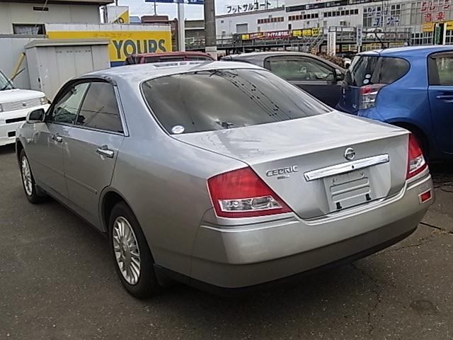 セドリック ２５０Ｌ－Ｆｏｕｒ　ＲＢ２５ターボ４ＷＤディーラー記録簿あり　ＥＴＣ　ナビ　ＡＴ　電動格納ミラー　パワーシート　ＣＤ　カセット　エアコン　パワーウィンドウ　運転席エアバッグ（5枚目）