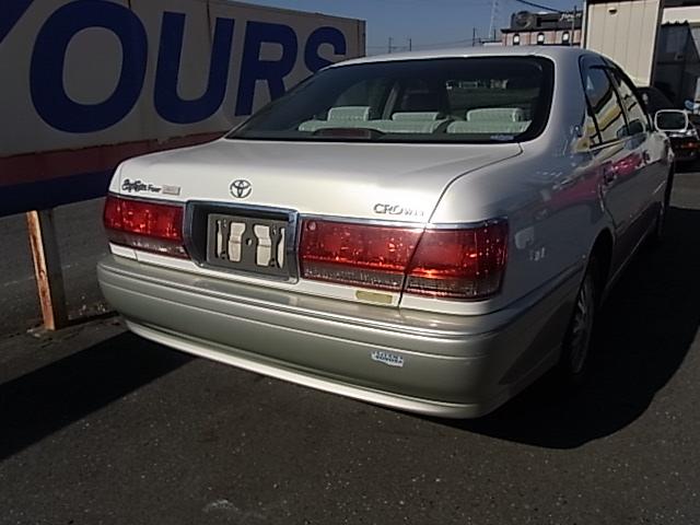 クラウン ロイヤルエクストラFourリミテッド 記録簿 4WD ナビ HID AT キーレスエントリー 電動格納ミラー パワーシート CD カセット 衝突安全ボディ ABS エアコン パワーステアリング 禁煙車(4枚目)