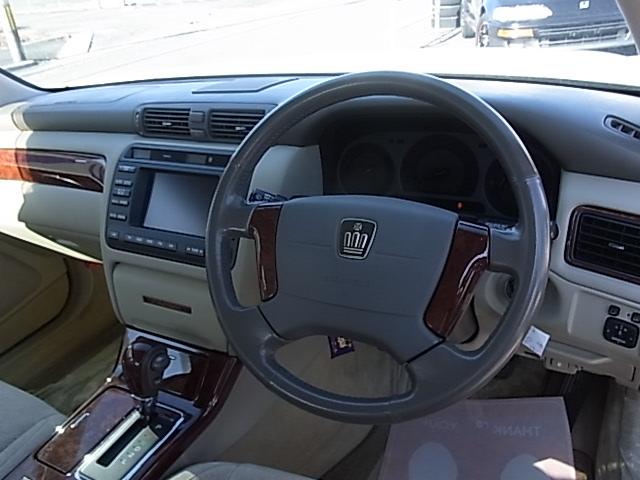 クラウン ロイヤルエクストラFourリミテッド 記録簿 4WD ナビ HID AT キーレスエントリー 電動格納ミラー パワーシート CD カセット 衝突安全ボディ ABS エアコン パワーステアリング 禁煙車(6枚目)