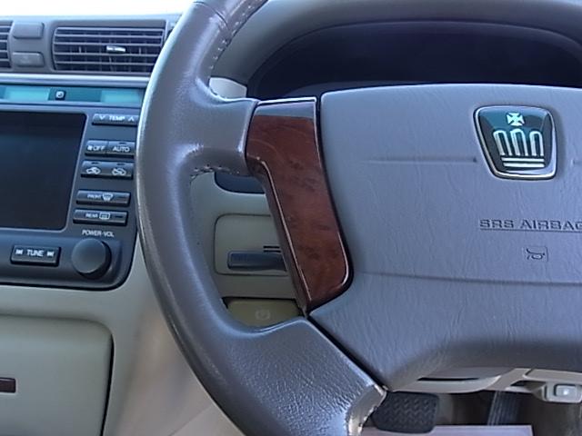 クラウン ロイヤルエクストラFourリミテッド 記録簿 4WD ナビ HID AT キーレスエントリー 電動格納ミラー パワーシート CD カセット 衝突安全ボディ ABS エアコン パワーステアリング 禁煙車(12枚目)