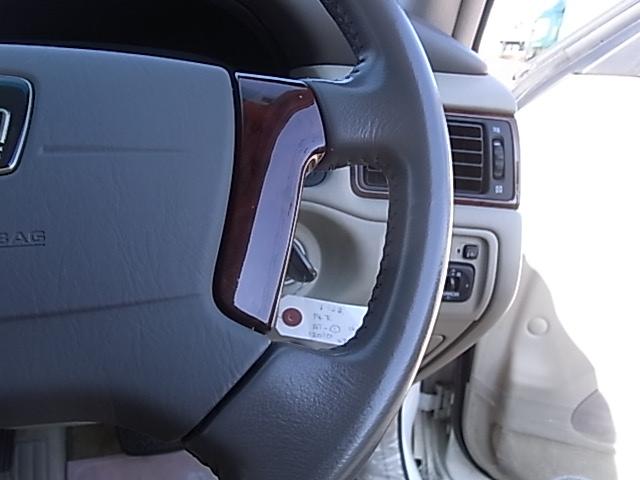 クラウン ロイヤルエクストラFourリミテッド 記録簿 4WD ナビ HID AT キーレスエントリー 電動格納ミラー パワーシート CD カセット 衝突安全ボディ ABS エアコン パワーステアリング 禁煙車(13枚目)