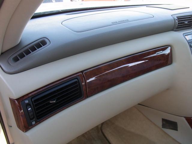 クラウン ロイヤルエクストラFourリミテッド 記録簿 4WD ナビ HID AT キーレスエントリー 電動格納ミラー パワーシート CD カセット 衝突安全ボディ ABS エアコン パワーステアリング 禁煙車(25枚目)