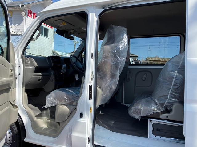 エブリイ PAリミテッド 登録届け出済未使用車 セーフティサポート ハイルーフ パワーウィンドウ クリアランスソナー アイドリングストップ 盗難警報装置 横滑防止 デュアルセンサーブレーキサポート(11枚目)