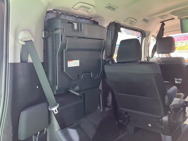 ヴォクシー ＺＳ　煌ＩＩ　ワンオーナー車両　　両側電動スライドドア　トヨタ純正ナビ　２列目フリップダウンモニター　バックカメラ　ＥＴＣ　フルセグＴＶ　ウォークスルー　ハイビームアシスト　３列シート（17枚目）