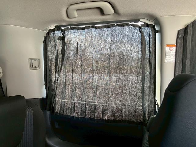 ヴォクシー ＺＳ　煌ＩＩ　ワンオーナー車両　　両側電動スライドドア　トヨタ純正ナビ　２列目フリップダウンモニター　バックカメラ　ＥＴＣ　フルセグＴＶ　ウォークスルー　ハイビームアシスト　３列シート（23枚目）