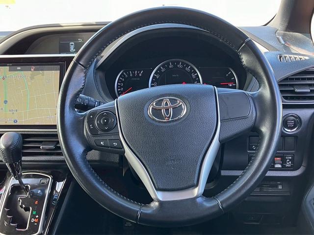 ヴォクシー ＺＳ　煌ＩＩ　ワンオーナー車両　　両側電動スライドドア　トヨタ純正ナビ　２列目フリップダウンモニター　バックカメラ　ＥＴＣ　フルセグＴＶ　ウォークスルー　ハイビームアシスト　３列シート（26枚目）