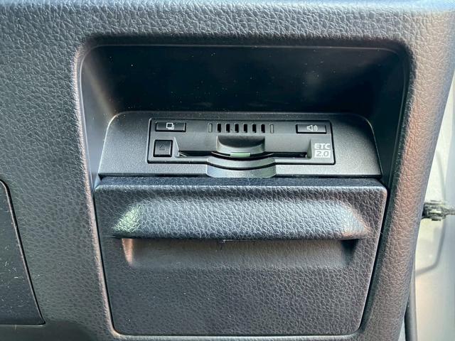 ヴォクシー ＺＳ　煌ＩＩ　ワンオーナー車両　　両側電動スライドドア　トヨタ純正ナビ　２列目フリップダウンモニター　バックカメラ　ＥＴＣ　フルセグＴＶ　ウォークスルー　ハイビームアシスト　３列シート（31枚目）