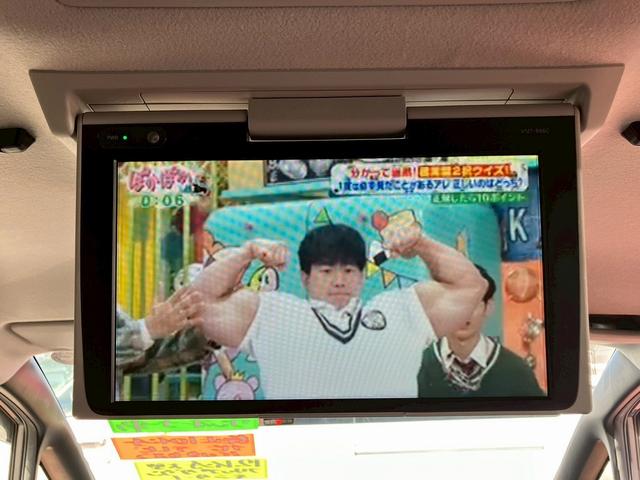 ヴォクシー ＺＳ　煌ＩＩ　ワンオーナー車両　　両側電動スライドドア　トヨタ純正ナビ　２列目フリップダウンモニター　バックカメラ　ＥＴＣ　フルセグＴＶ　ウォークスルー　ハイビームアシスト　３列シート（40枚目）