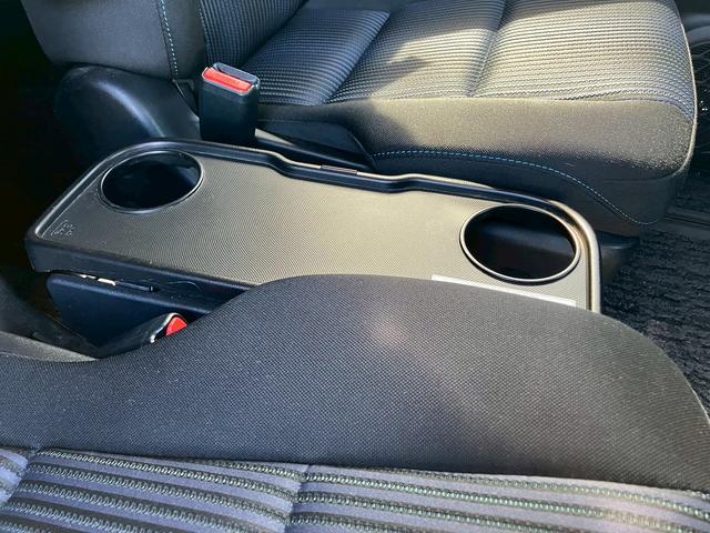 ヴォクシー ＺＳ　煌ＩＩ　ワンオーナー車両　　両側電動スライドドア　トヨタ純正ナビ　２列目フリップダウンモニター　バックカメラ　ＥＴＣ　フルセグＴＶ　ウォークスルー　ハイビームアシスト　３列シート（41枚目）