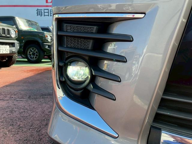 ヴォクシー ＺＳ　煌ＩＩ　ワンオーナー車両　　両側電動スライドドア　トヨタ純正ナビ　２列目フリップダウンモニター　バックカメラ　ＥＴＣ　フルセグＴＶ　ウォークスルー　ハイビームアシスト　３列シート（43枚目）