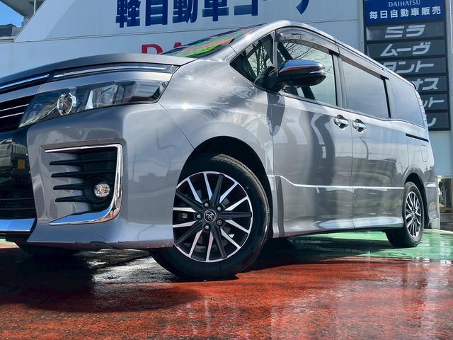 ヴォクシー ＺＳ　煌ＩＩ　ワンオーナー車両　　両側電動スライドドア　トヨタ純正ナビ　２列目フリップダウンモニター　バックカメラ　ＥＴＣ　フルセグＴＶ　ウォークスルー　ハイビームアシスト　３列シート（55枚目）