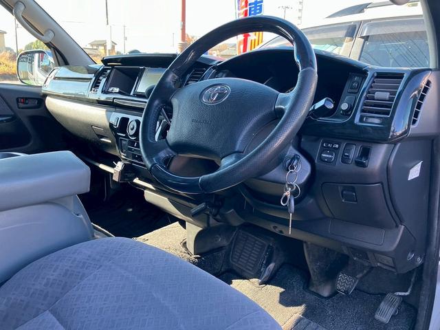 ハイエースバン ロングワイドスーパーGL ワンオーナー車両 ディーゼル車 タイベル交換済 社外オートクルーズ付スロットルコントローラー クリアランスソナー バックカメラ フルセグTV ETC Bluetooth接続 CD DVD(6枚目)