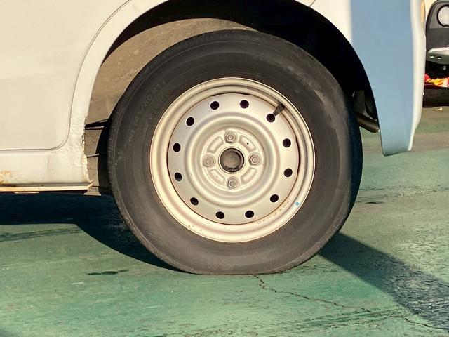 アルト Ｆ　フルタイム４ＷＤ　キーレスキー　盗難警報装置　衝突安全ボディ　パワーウィンドウ　ＣＤ（20枚目）