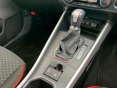 ������ư�֤Υ����åդϿ�����ǫ�򿴳ݤ���������̳��ԤäƤ���ޤ������֤��̤��ƷȤ�볧�ͤ��������礷�����ݡ��Ȥ����Ƥ��������ޤ��� 5