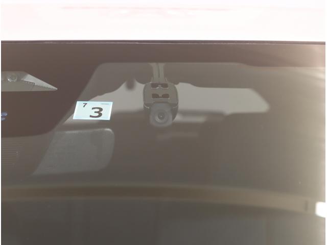 シビック ＥＸ　エアコン　コーナーセンサー　スマートキーシステム　キーレスエントリー　アイドリングストップ　電動シート　シートヒーター　ＥＳＣ　オートライト　盗難防止装置　ターボ車　オートクルーズコントロール（32枚目）