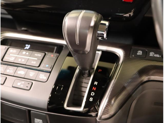 ステップワゴンスパーダ スパーダ・クールスピリットホンダセンシング サイドエアバック スマートキ 左右電動スライドドア バックモニタ Wエアコン 地TV ナビ&TV 三列シート USB 助手席エアバッグ ドライブレコーダ(18枚目)