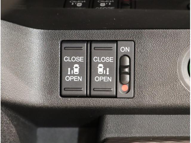 ステップワゴンスパーダ スパーダ・クールスピリットホンダセンシング サイドエアバック スマートキ 左右電動スライドドア バックモニタ Wエアコン 地TV ナビ&TV 三列シート USB 助手席エアバッグ ドライブレコーダ(35枚目)