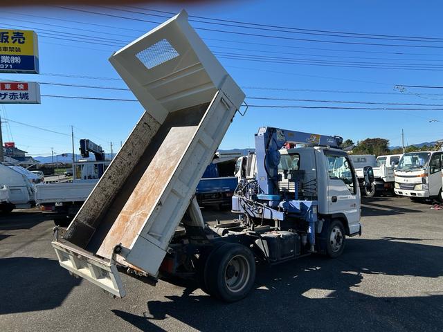エルフトラック ダンプ　ダンプクレーン３段ラジコン　荷台内寸２４２９ｍｍ１６０３ｍｍ３２０ｍｍ　積載量２，０００ｋｇ（5枚目）
